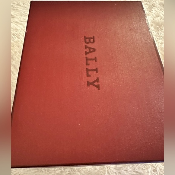 Authentic Bally Gold and Black Sneakers size 6.5 or size 8.5 in women’s - Picture 5 of 7